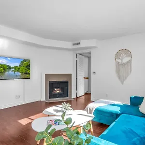  Apartment Cozy 2 Bedroom & 2 Bathrooms By Beverly Hills With Free Parking